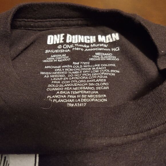 One Punch Man Men's T-shirt Size medium - Picture 3 of 3